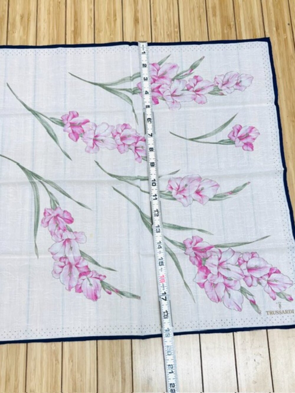 2 Neck-Kerchief Silk Trussardi &Wensli 19" - 20.5" White pink blue floral (30) - Picture 10 of 15